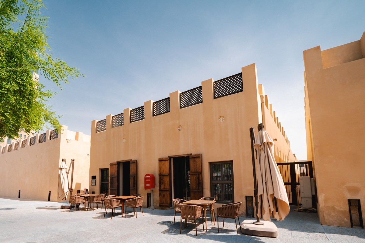 Al Bareed Café: o cafea cu poveste, în primul oficiu poștal din Sharjah ...