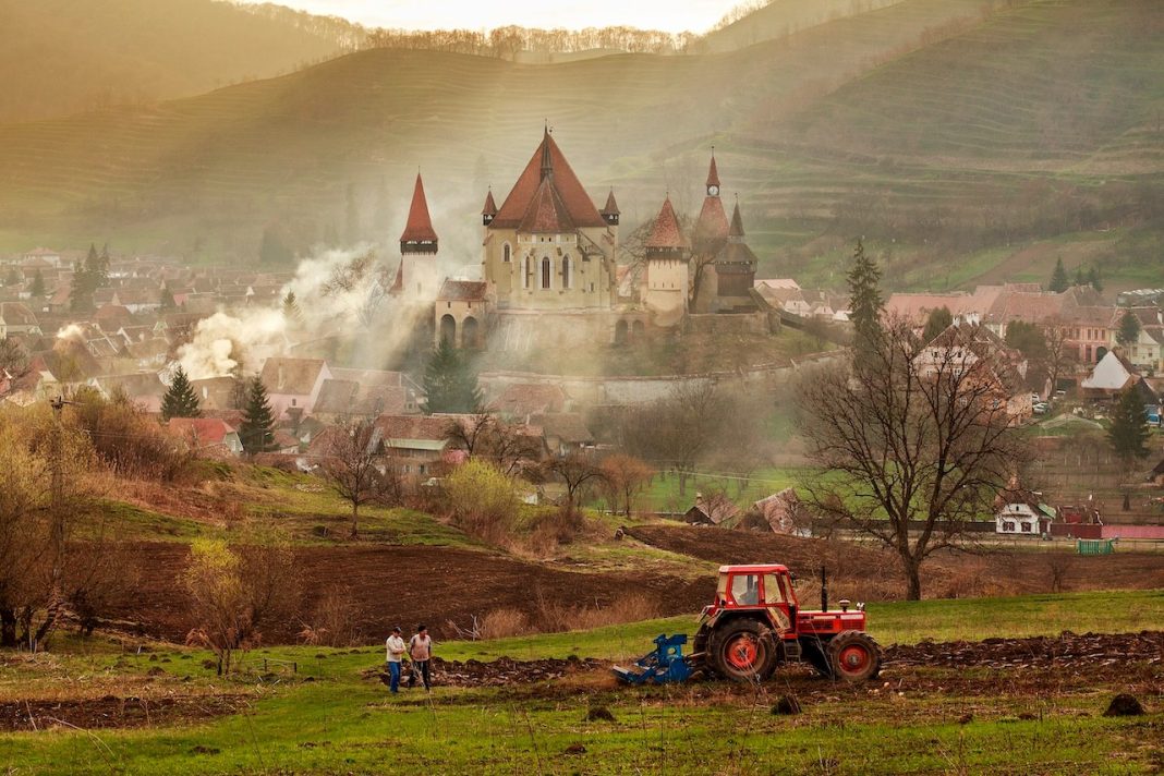 HAI în Colinele Transilvaniei: gastronomie locală, drumeții și sate care merită descoperite